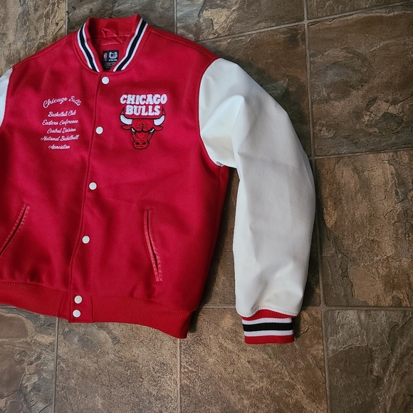 Chicago Bulls Red and White Varsity Jacket - Picture 2 of 11